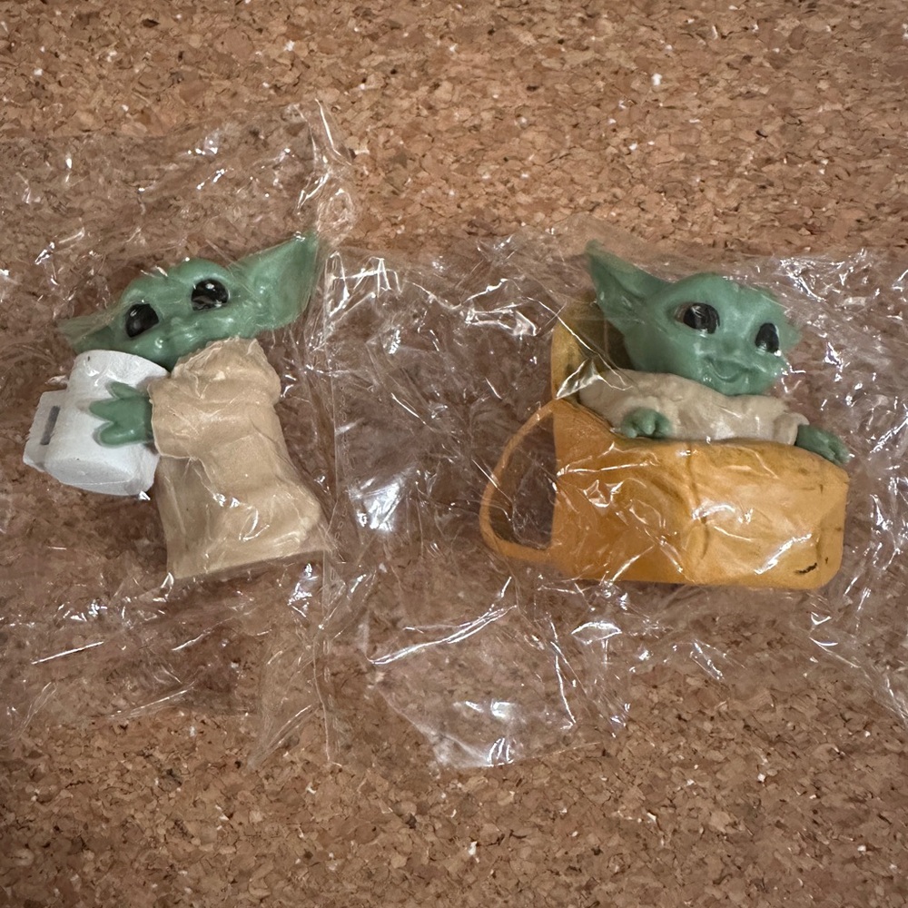 Star Wars Grogu / Baby Yoda Figures - Green, Tan, Purple, Yellow, Silver - Picture 3 of 5